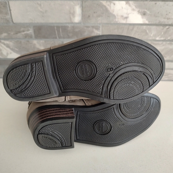 LIKE NEW Toddler Size 8 Boots - Picture 4 of 4